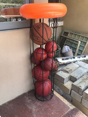 Pavimento che sta stoccaggio della palla di sport del garage di H1020mm W270mm, scaffale verticale di stoccaggio di pallacanestro
